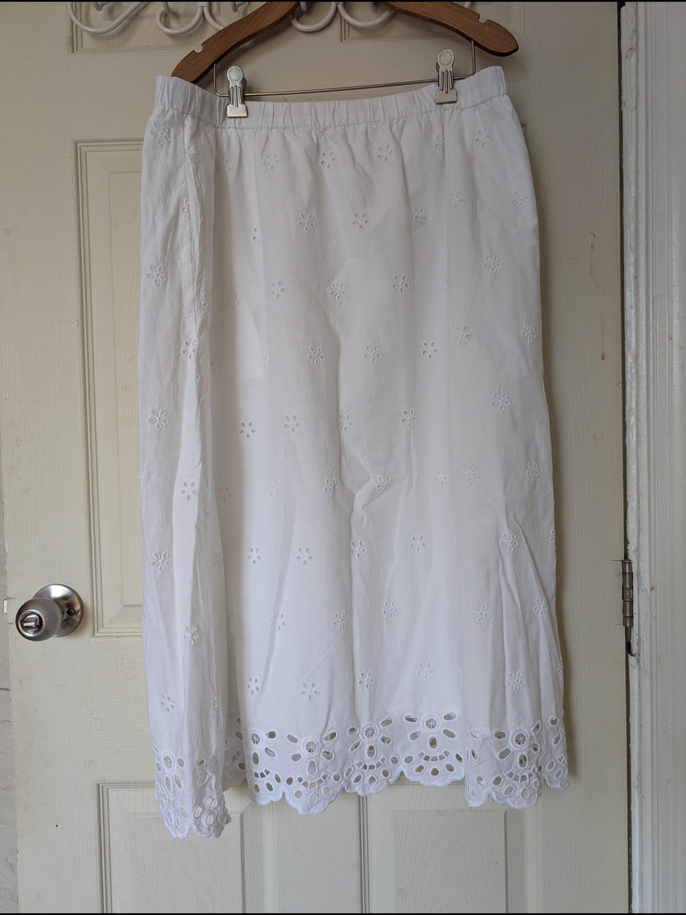NWT Old Navy White Eyelet Lined Midi Skirt with Scalloped Hem Detail Pockets L